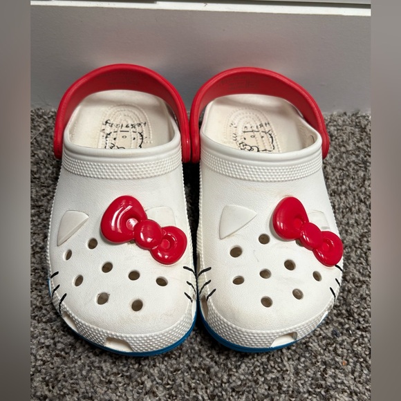 Hello Kitty  Crocs Branded White Waterproof Clogs with Red Bows/Straps Size 6 - Picture 3 of 5